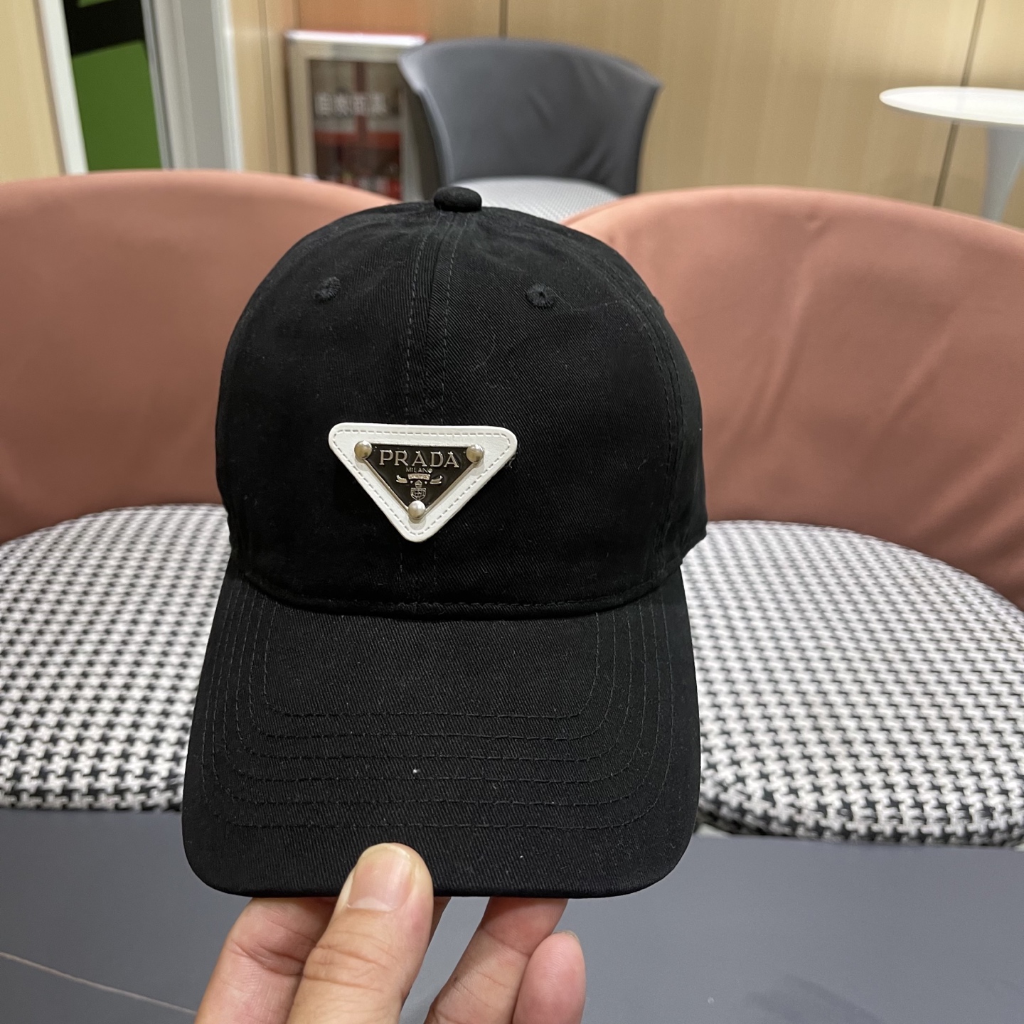  PRADA 普拉达 2025新品棒球帽 时尚潮流，高端做工！非一般的品质，细节看实拍哦