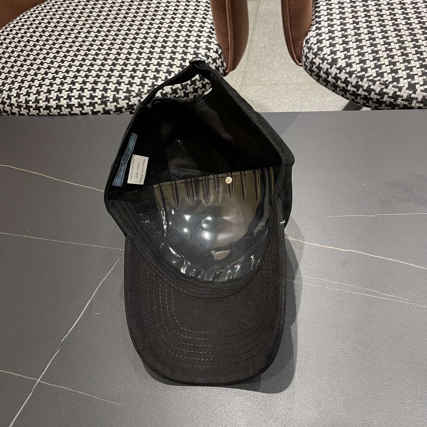  PRADA 普拉达 2025新品棒球帽 时尚潮流，高端做工！非一般的品质，细节看实拍哦