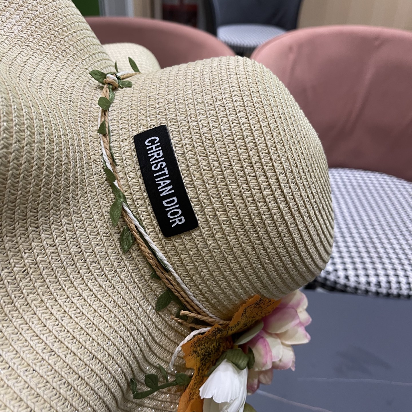  Dior迪奥新款圆顶海边度假帽子女遮阳花朵沙滩帽子旅游夏
韩版小清新大帽檐