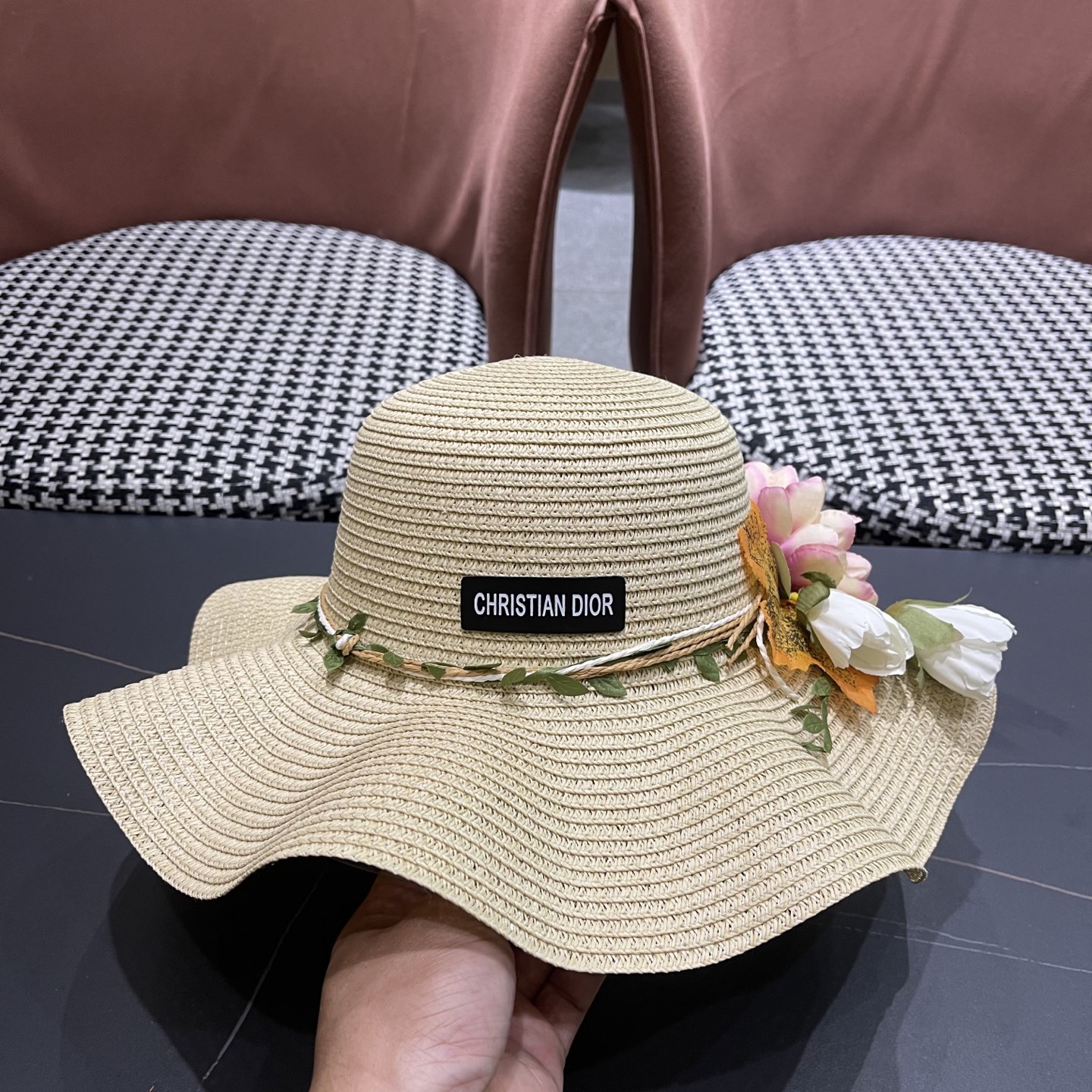  Dior迪奥新款圆顶海边度假帽子女遮阳花朵沙滩帽子旅游夏
韩版小清新大帽檐
