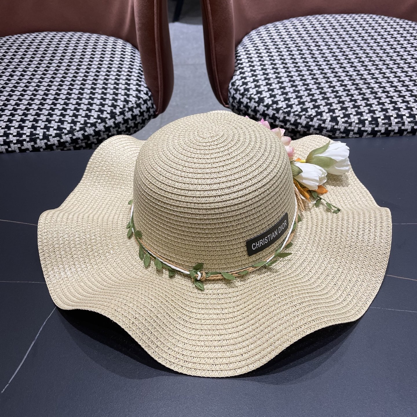  Dior迪奥新款圆顶海边度假帽子女遮阳花朵沙滩帽子旅游夏
韩版小清新大帽檐