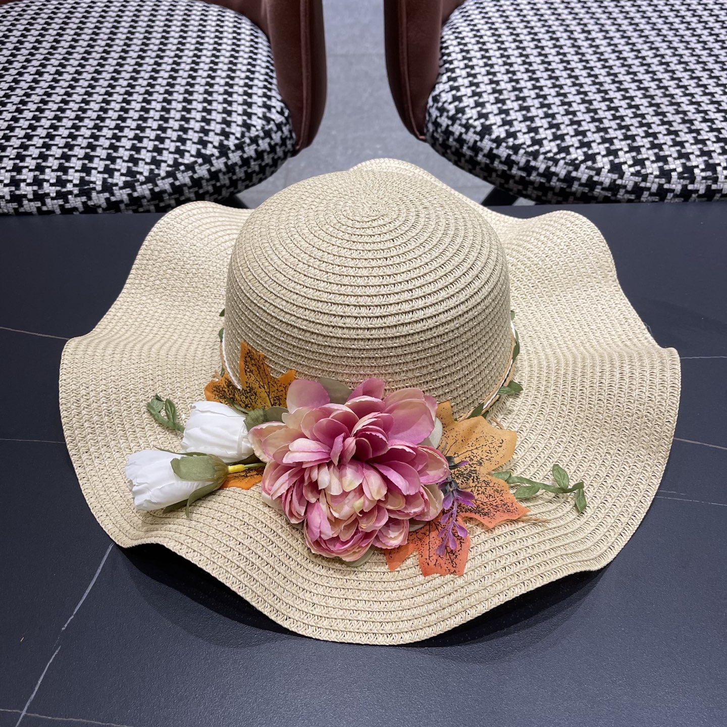  Dior迪奥新款圆顶海边度假帽子女遮阳花朵沙滩帽子旅游夏
韩版小清新大帽檐