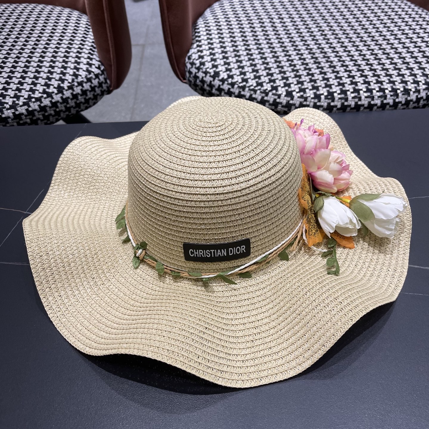 NO:343786,Dior new dome seaside vacation hat women's sunshade flowers beach hat travel summer Korean version small fresh big hat brim hat straw hat fisherman hat baseball hat, hat, dior, dior, espadrilles, hatsDior迪奥新款圆顶海边度假帽子女遮阳花朵沙滩帽子旅游夏 韩版小清新大帽檐帽子草帽渔夫帽棒球帽,帽子,dior,dior,espadrilles,hats,hat