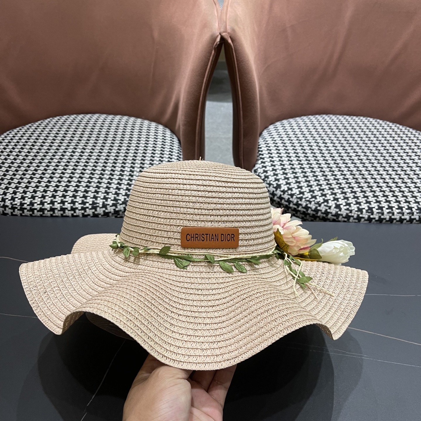  Dior迪奥新款圆顶海边度假帽子女遮阳花朵沙滩帽子旅游夏
韩版小清新大帽檐