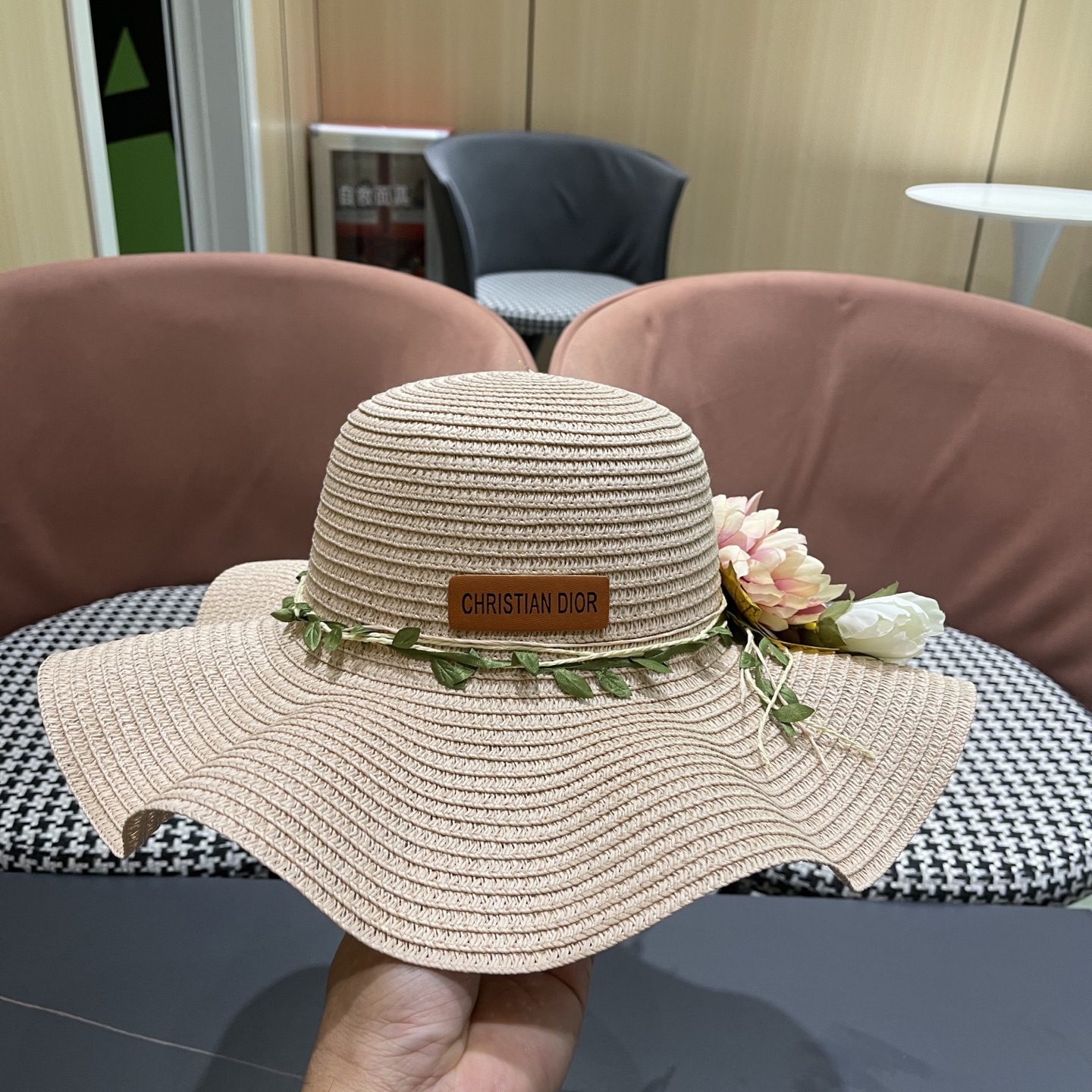  Dior迪奥新款圆顶海边度假帽子女遮阳花朵沙滩帽子旅游夏
韩版小清新大帽檐