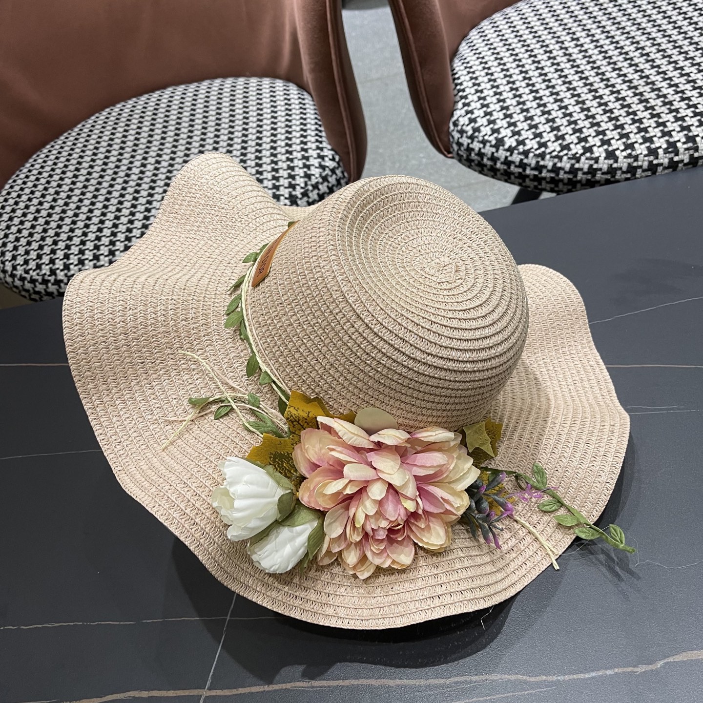  Dior迪奥新款圆顶海边度假帽子女遮阳花朵沙滩帽子旅游夏
韩版小清新大帽檐