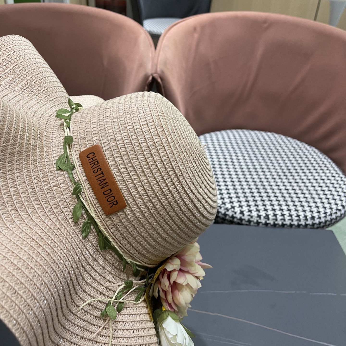  Dior迪奥新款圆顶海边度假帽子女遮阳花朵沙滩帽子旅游夏
韩版小清新大帽檐