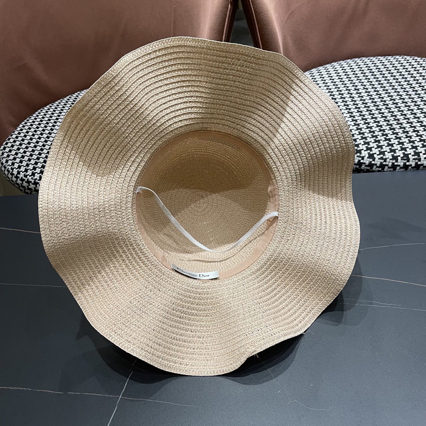  Dior迪奥新款圆顶海边度假帽子女遮阳花朵沙滩帽子旅游夏
韩版小清新大帽檐