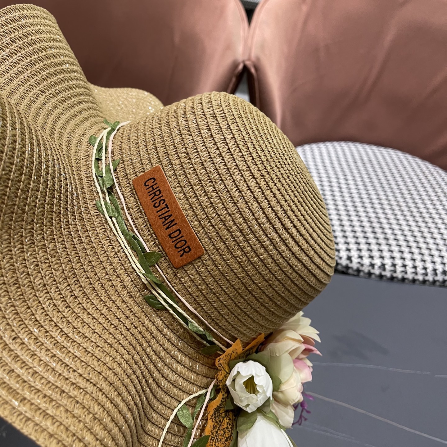  Dior迪奥新款圆顶海边度假帽子女遮阳花朵沙滩帽子旅游夏
韩版小清新大帽檐