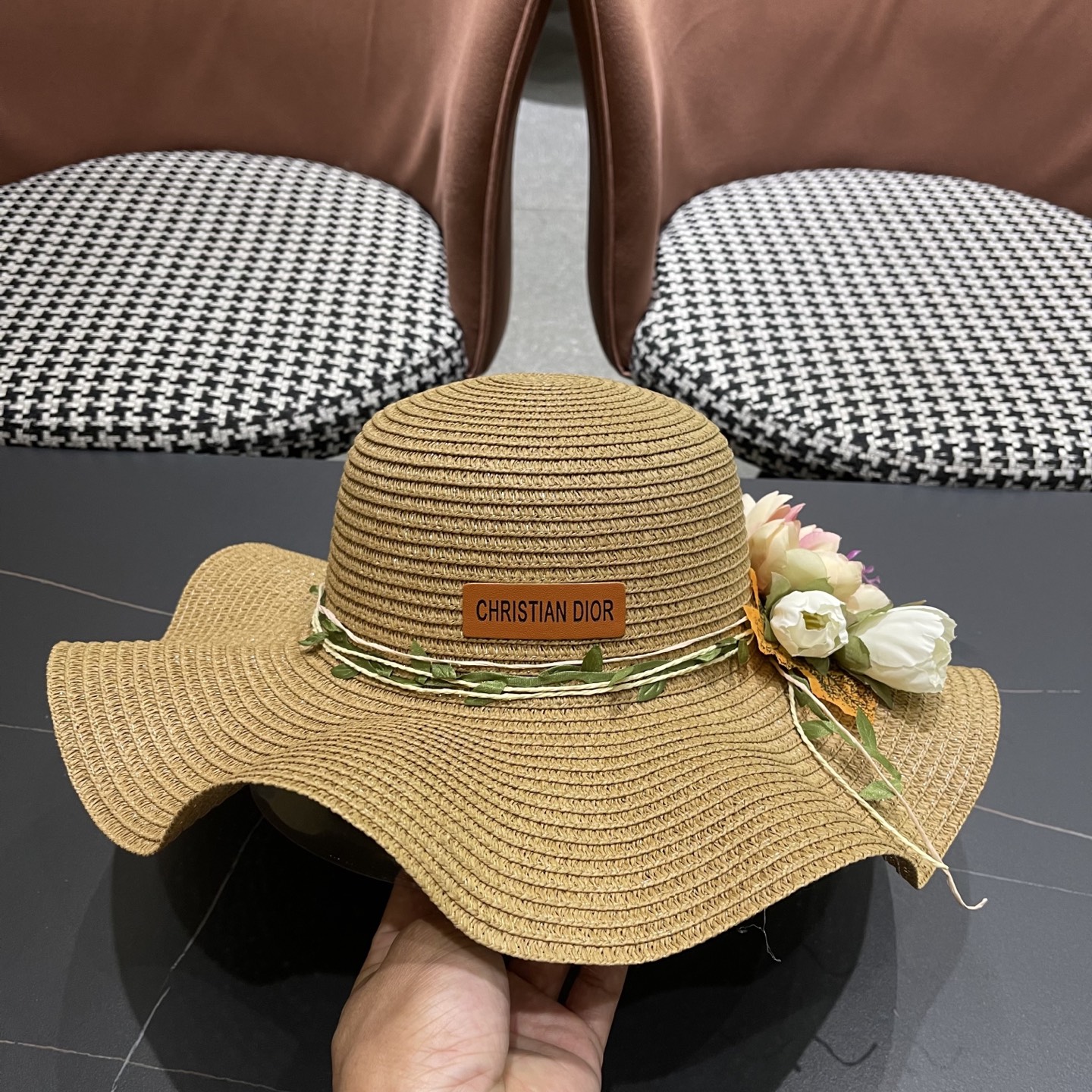  Dior迪奥新款圆顶海边度假帽子女遮阳花朵沙滩帽子旅游夏
韩版小清新大帽檐