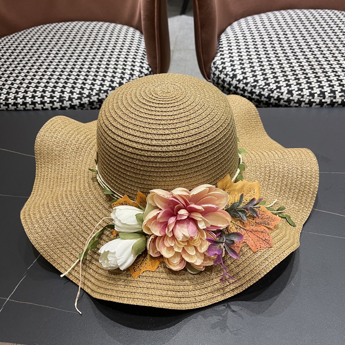  Dior迪奥新款圆顶海边度假帽子女遮阳花朵沙滩帽子旅游夏
韩版小清新大帽檐