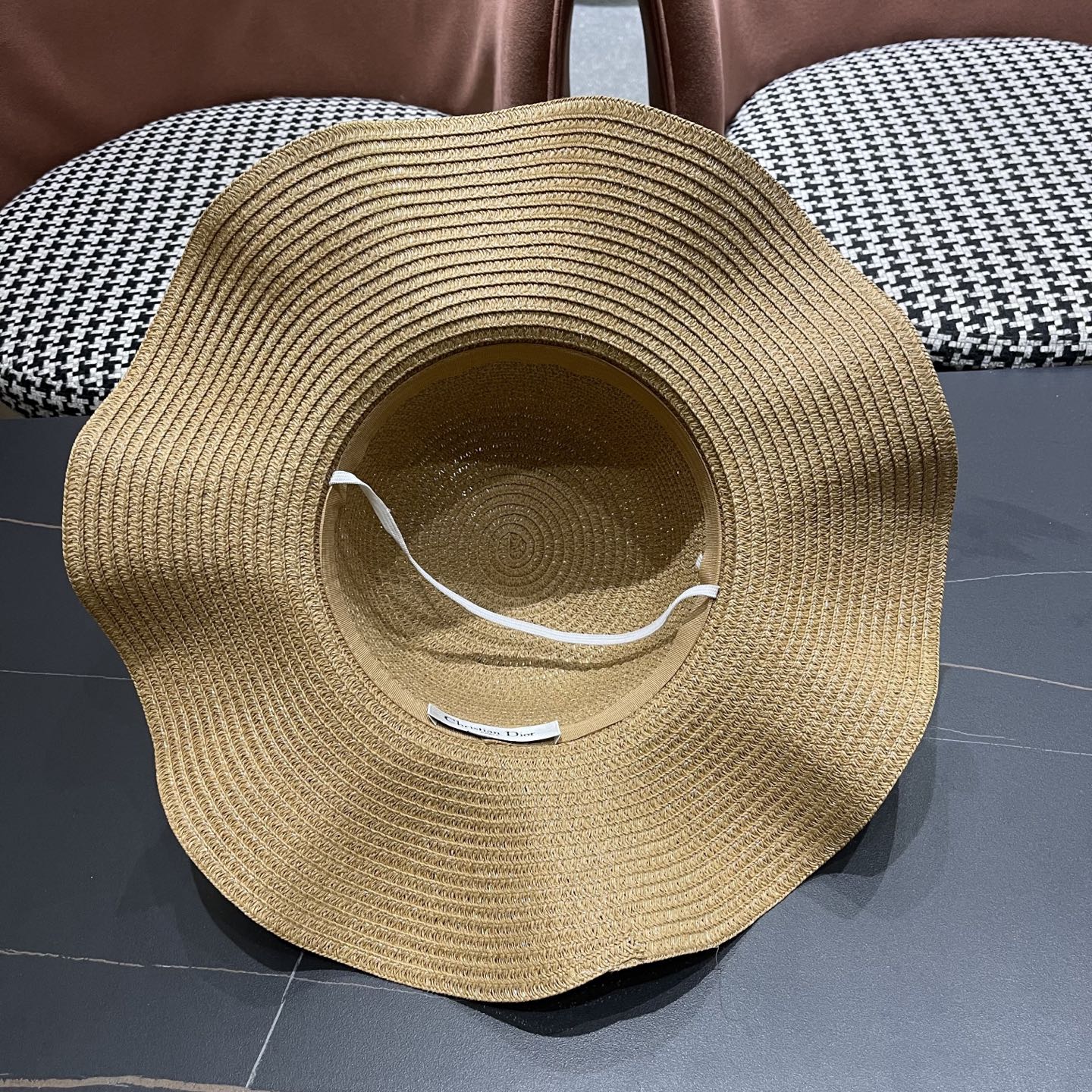  Dior迪奥新款圆顶海边度假帽子女遮阳花朵沙滩帽子旅游夏
韩版小清新大帽檐