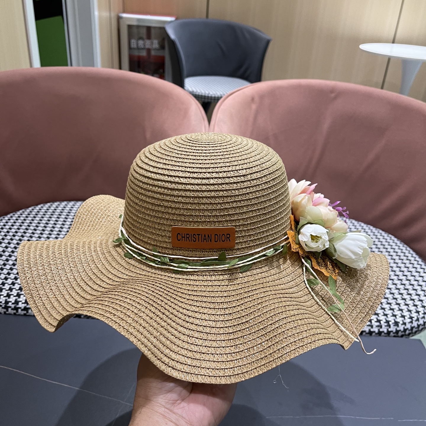  Dior迪奥新款圆顶海边度假帽子女遮阳花朵沙滩帽子旅游夏
韩版小清新大帽檐