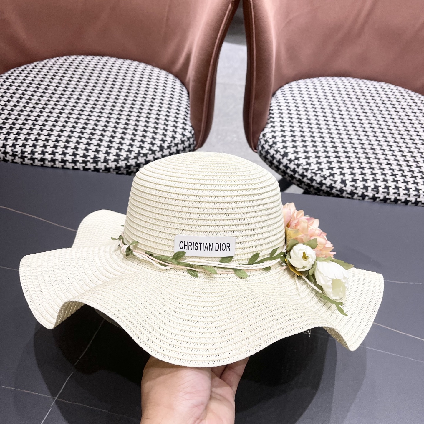  Dior迪奥新款圆顶海边度假帽子女遮阳花朵沙滩帽子旅游夏
韩版小清新大帽檐