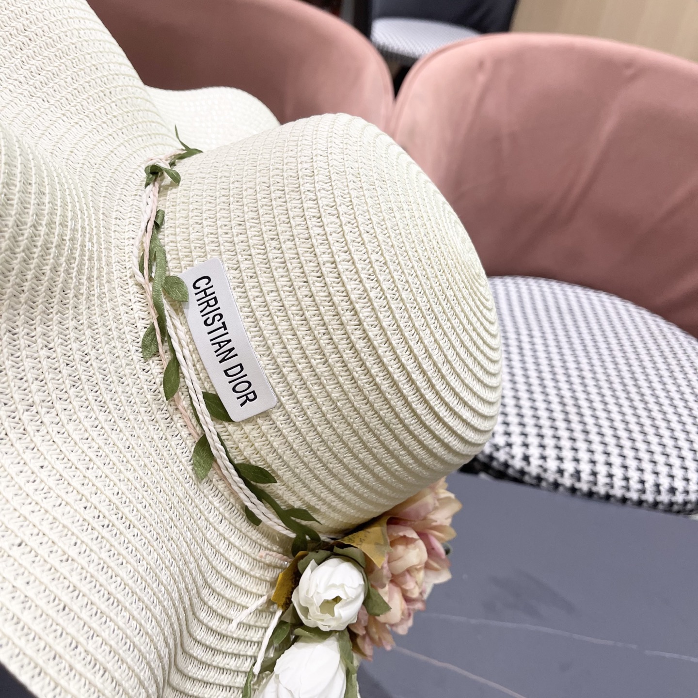  Dior迪奥新款圆顶海边度假帽子女遮阳花朵沙滩帽子旅游夏
韩版小清新大帽檐