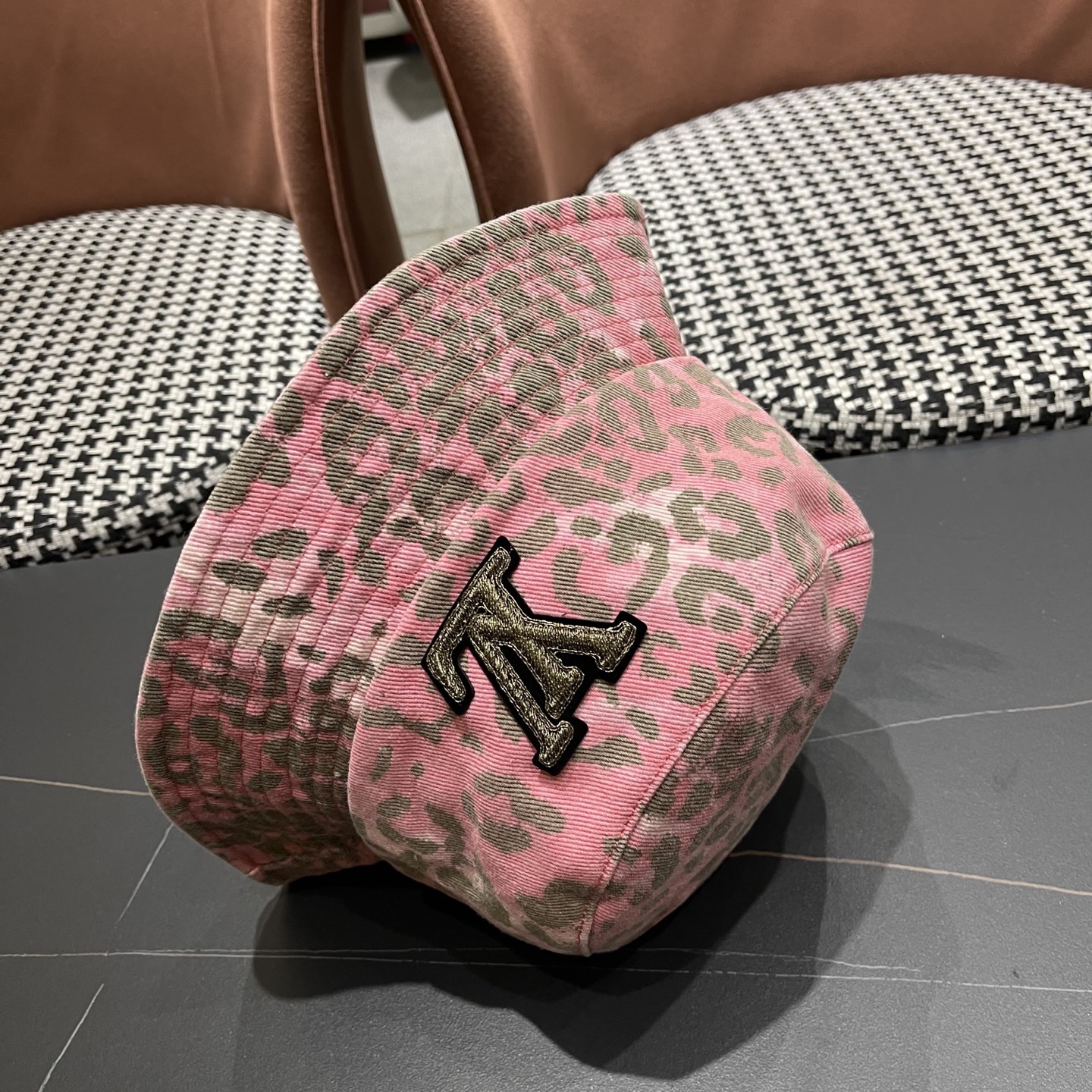 棒球帽， 渔夫帽 Lv路易威登 新款豹纹棒球帽 女韩版百搭日系复
古盆帽潮渔夫帽女