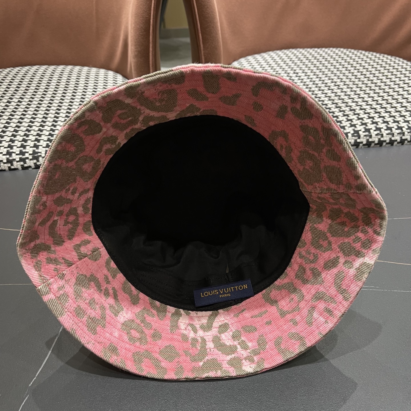 棒球帽， 渔夫帽 Lv路易威登 新款豹纹棒球帽 女韩版百搭日系复
古盆帽潮渔夫帽女