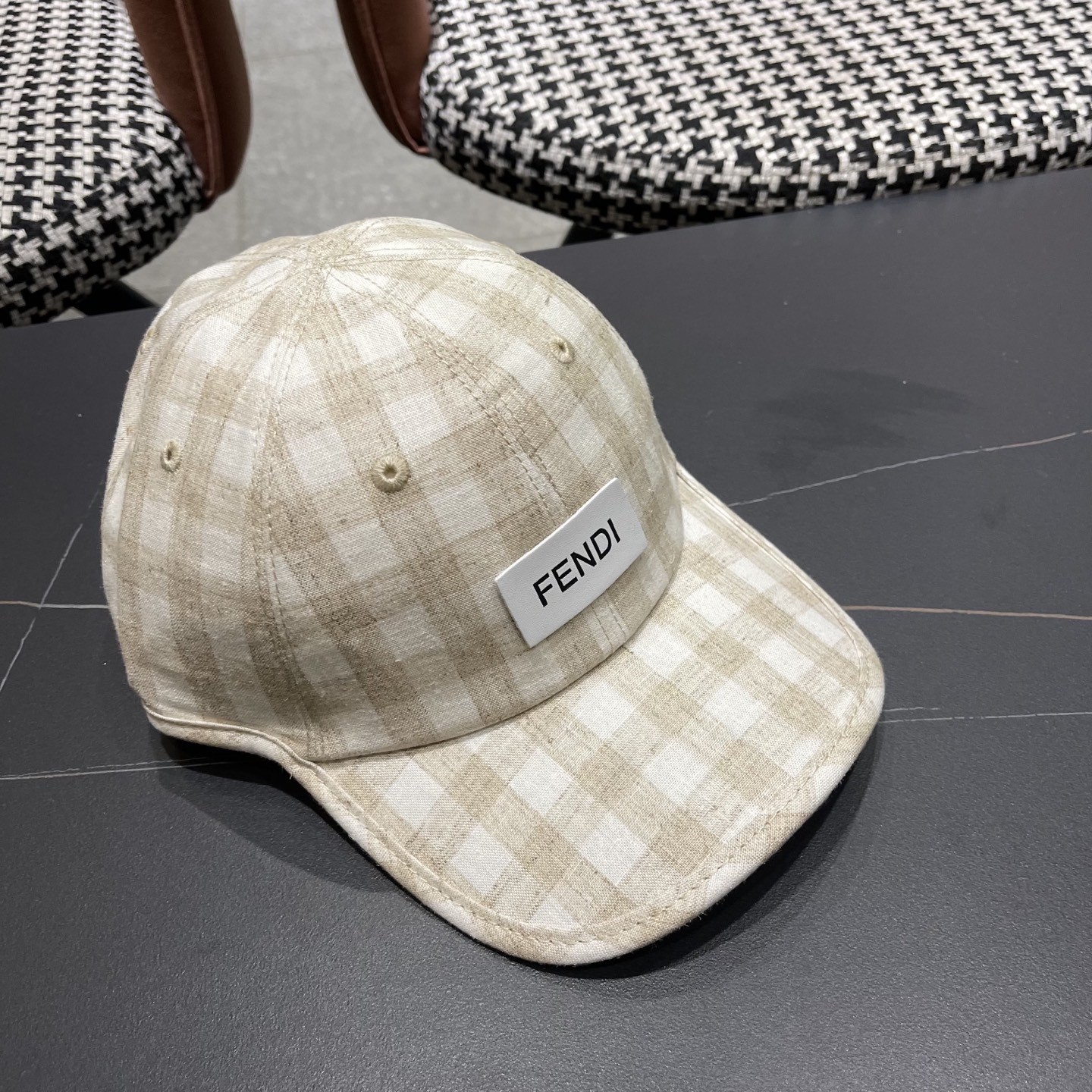 Fendi（芬迪）2025帽子女春夏百搭波点鸭舌帽潮流格子条纹棒球帽