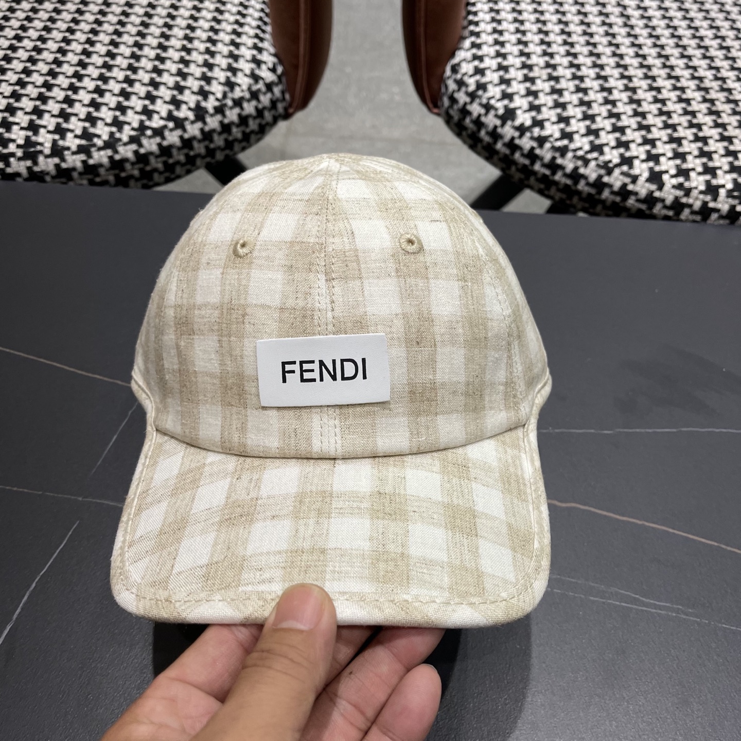 Fendi（芬迪）2025帽子女春夏百搭波点鸭舌帽潮流格子条纹棒球帽
