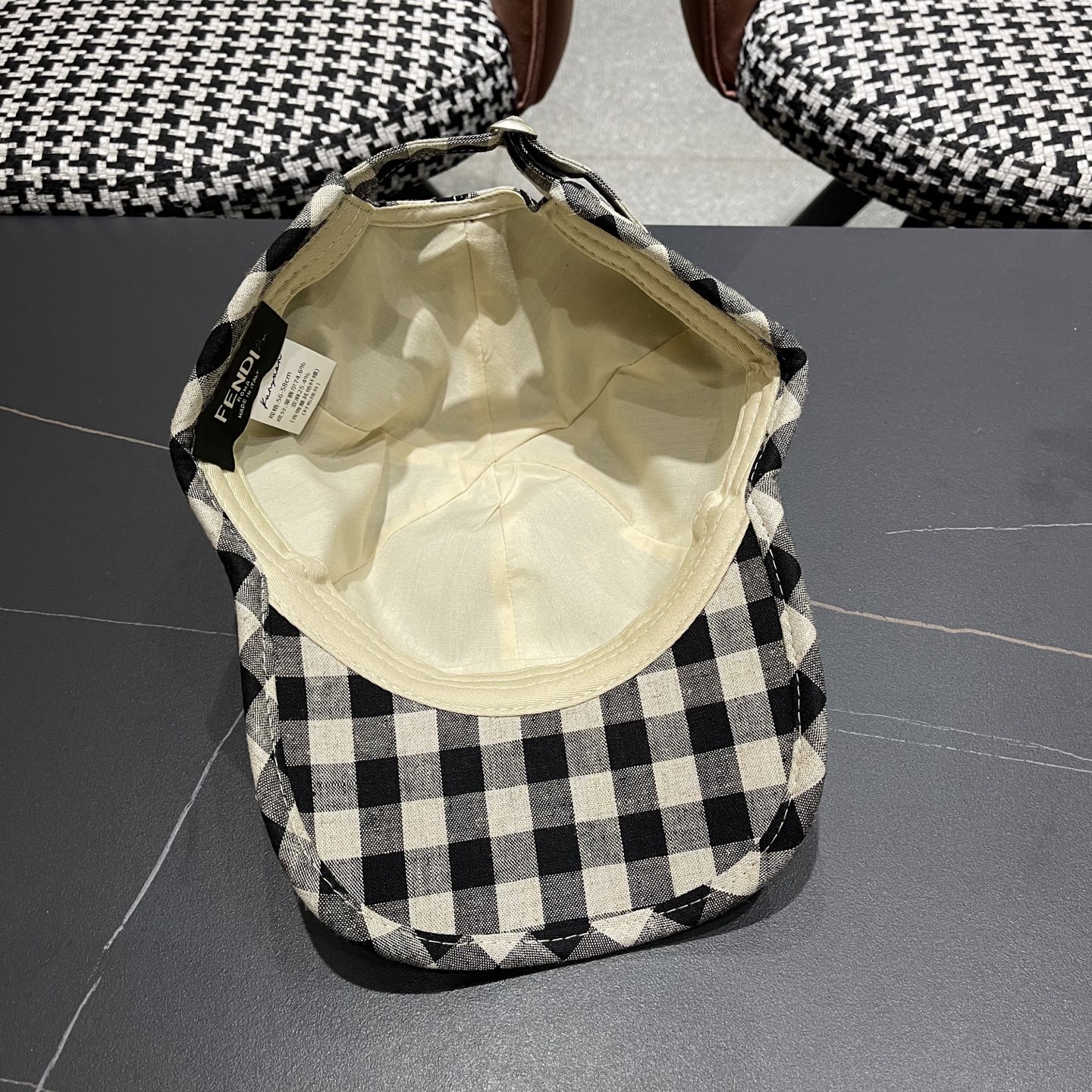 Fendi（芬迪）2025帽子女春夏百搭波点鸭舌帽潮流格子条纹棒球帽