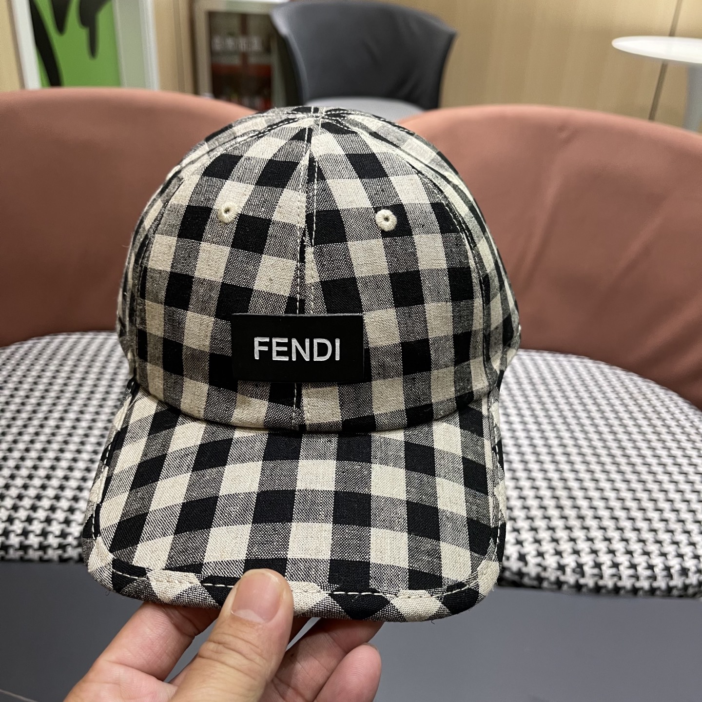 Fendi（芬迪）2025帽子女春夏百搭波点鸭舌帽潮流格子条纹棒球帽