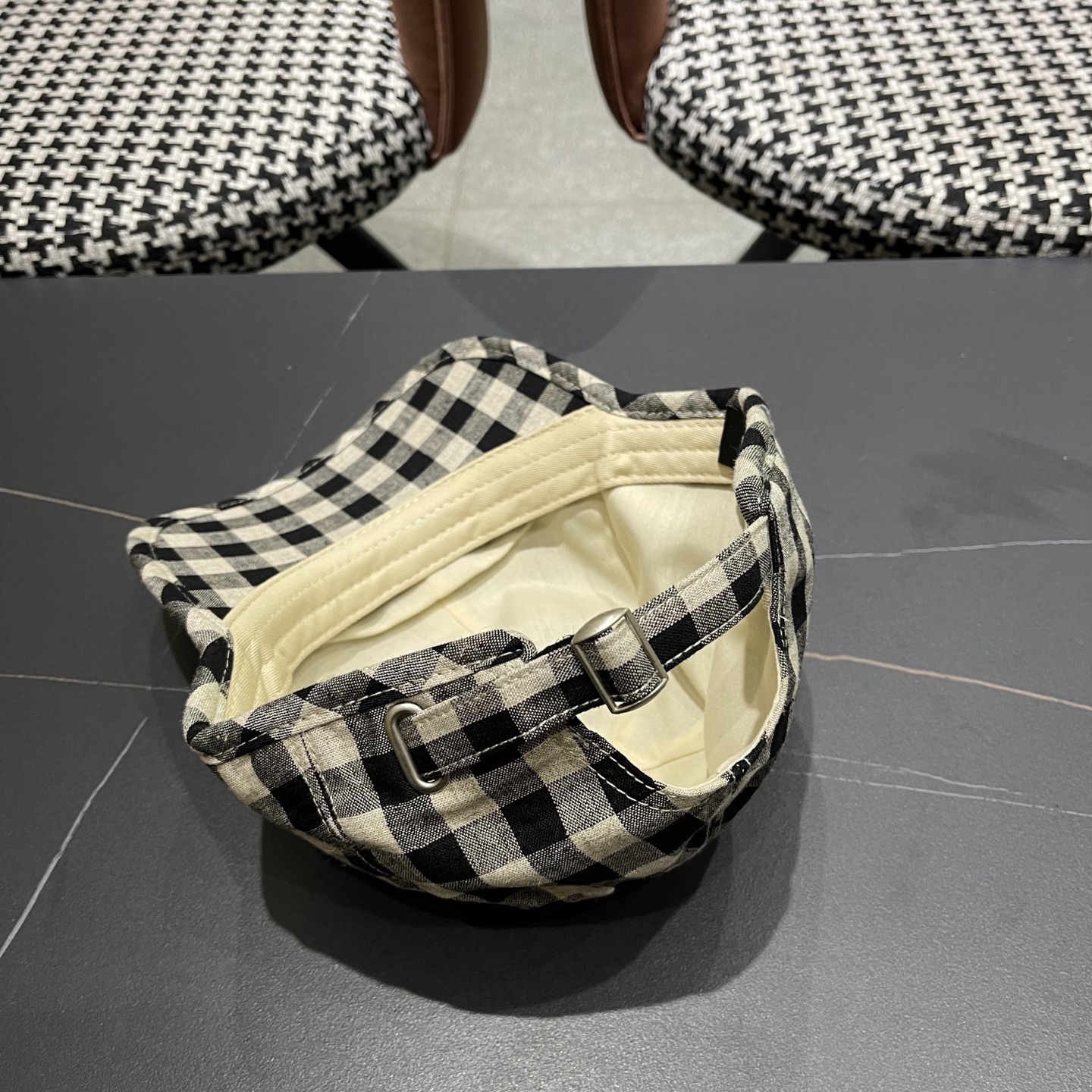 Fendi（芬迪）2025帽子女春夏百搭波点鸭舌帽潮流格子条纹棒球帽