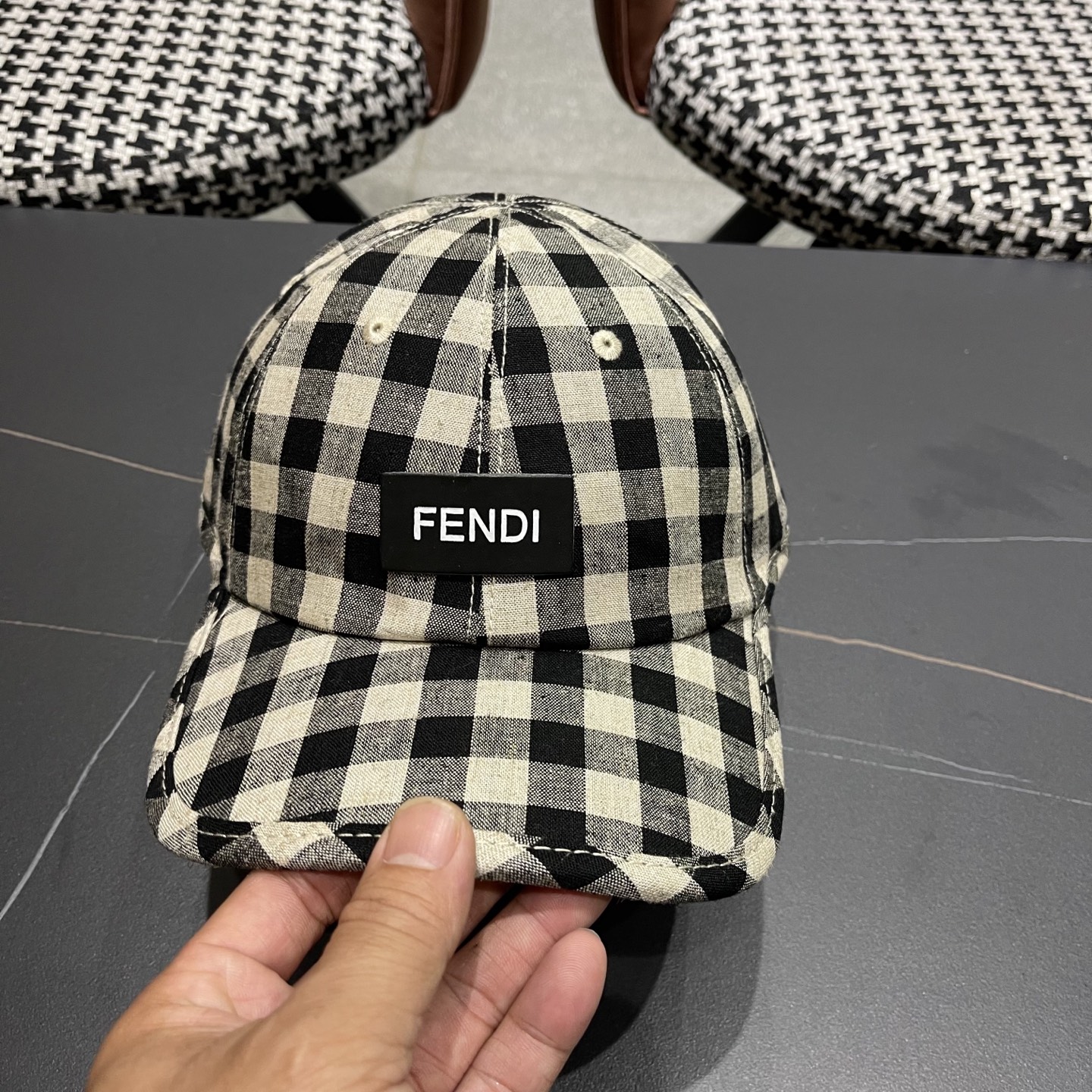 Fendi（芬迪）2025帽子女春夏百搭波点鸭舌帽潮流格子条纹棒球帽