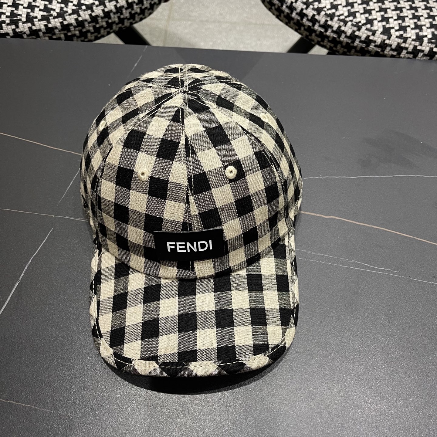 Fendi（芬迪）2025帽子女春夏百搭波点鸭舌帽潮流格子条纹棒球帽