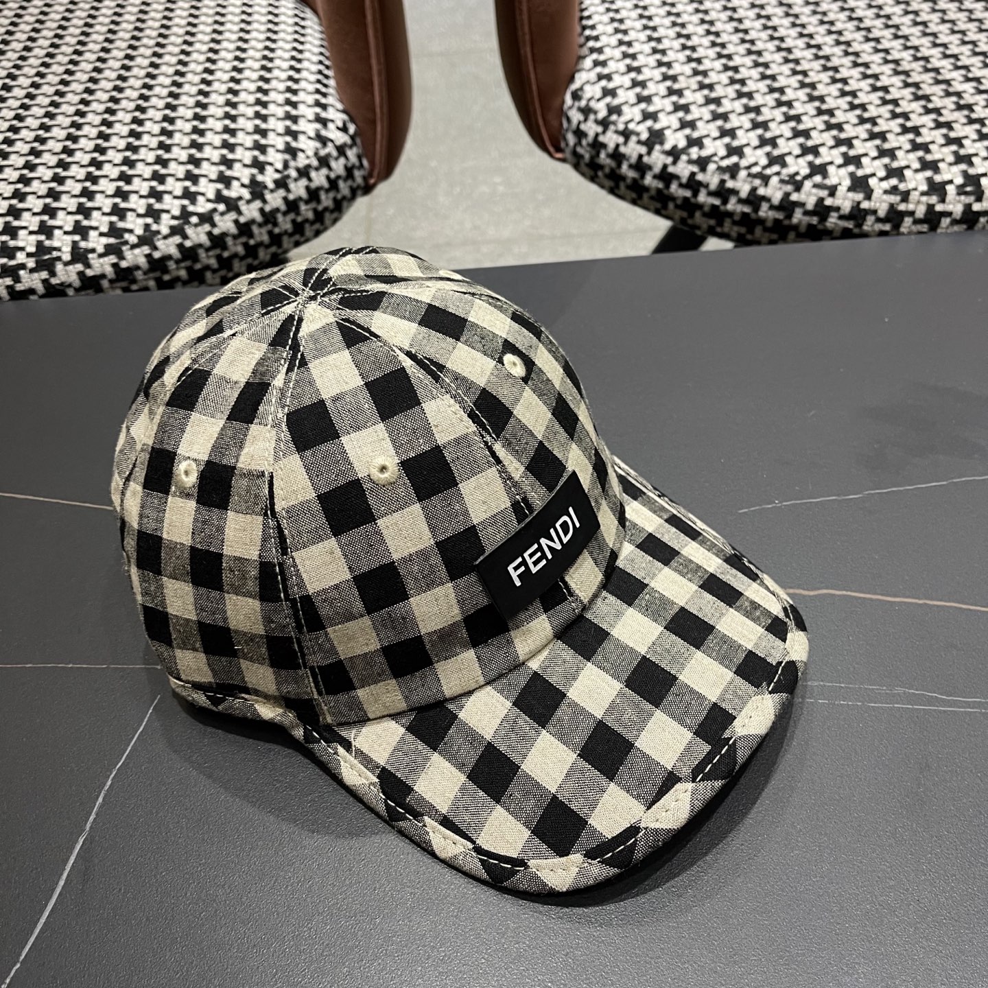 Fendi（芬迪）2025帽子女春夏百搭波点鸭舌帽潮流格子条纹棒球帽