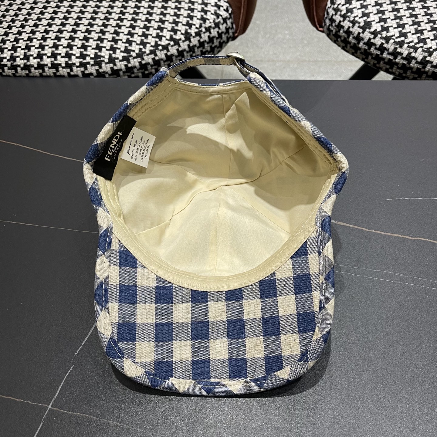 Fendi（芬迪）2025帽子女春夏百搭波点鸭舌帽潮流格子条纹棒球帽