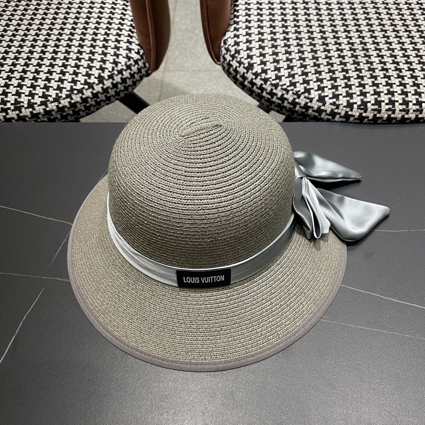  lv路易威登2025新款草帽女蝴蝶结遮阳防晒法式海边度假帽子