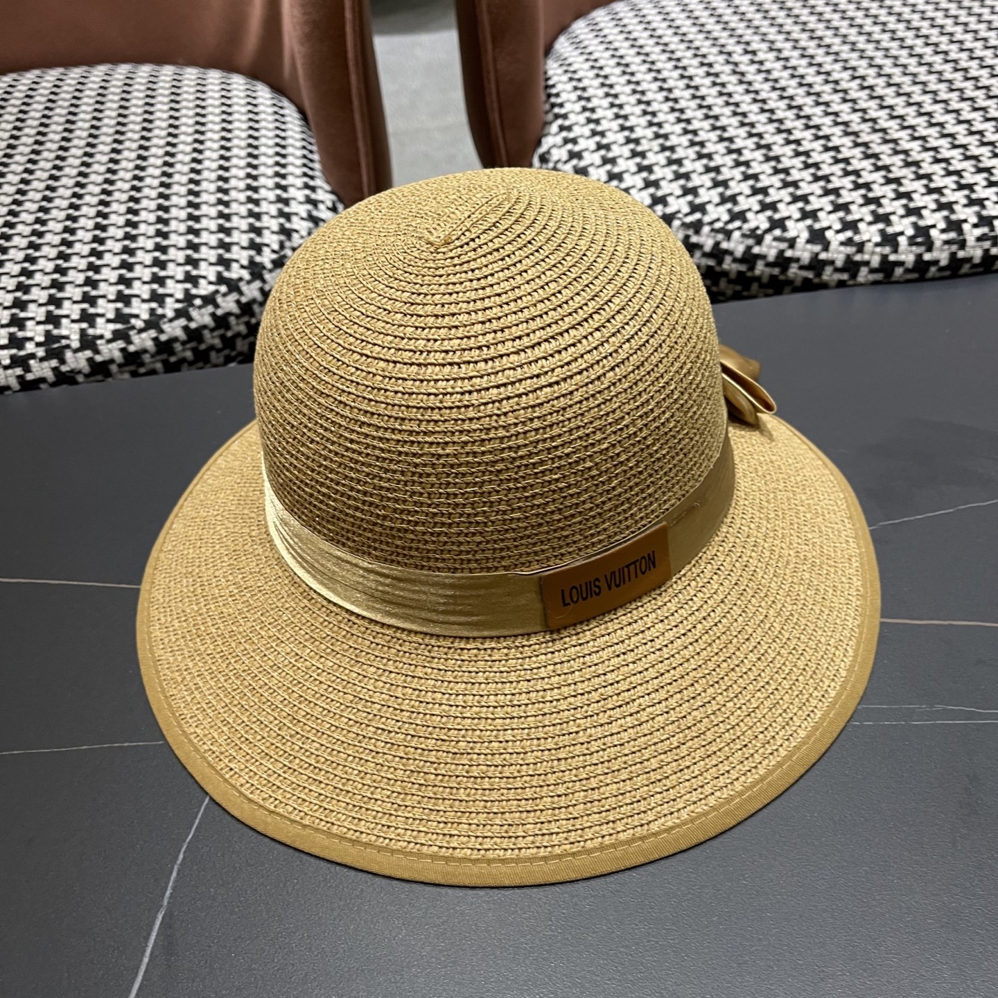  lv路易威登2025新款草帽女蝴蝶结遮阳防晒法式海边度假帽子