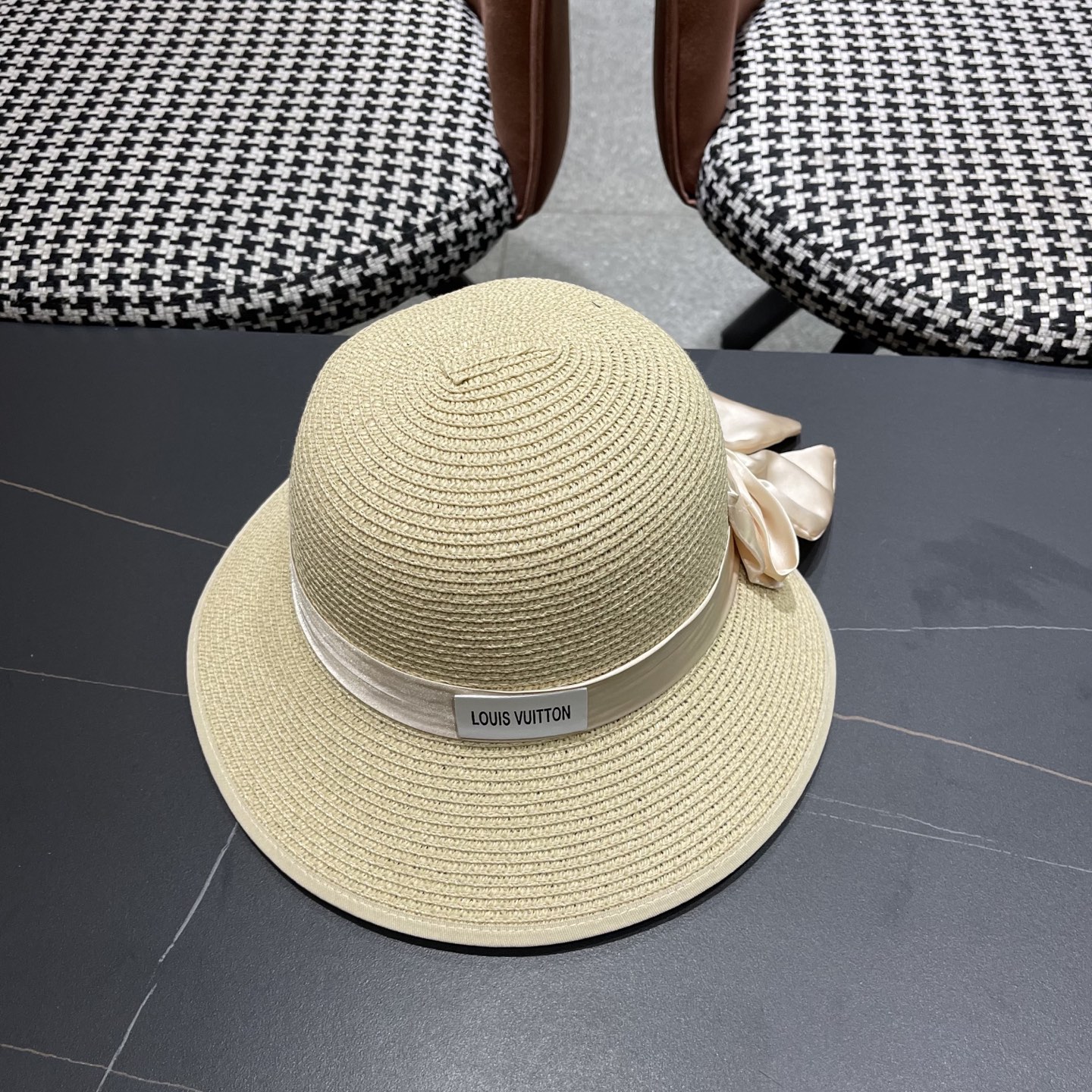  lv路易威登2025新款草帽女蝴蝶结遮阳防晒法式海边度假帽子