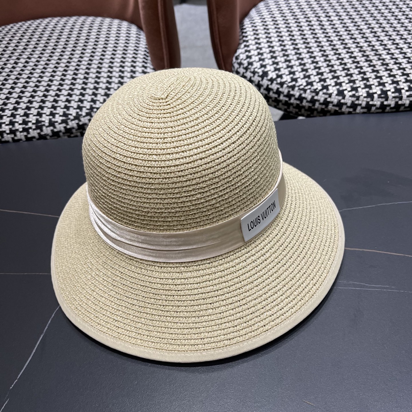  lv路易威登2025新款草帽女蝴蝶结遮阳防晒法式海边度假帽子