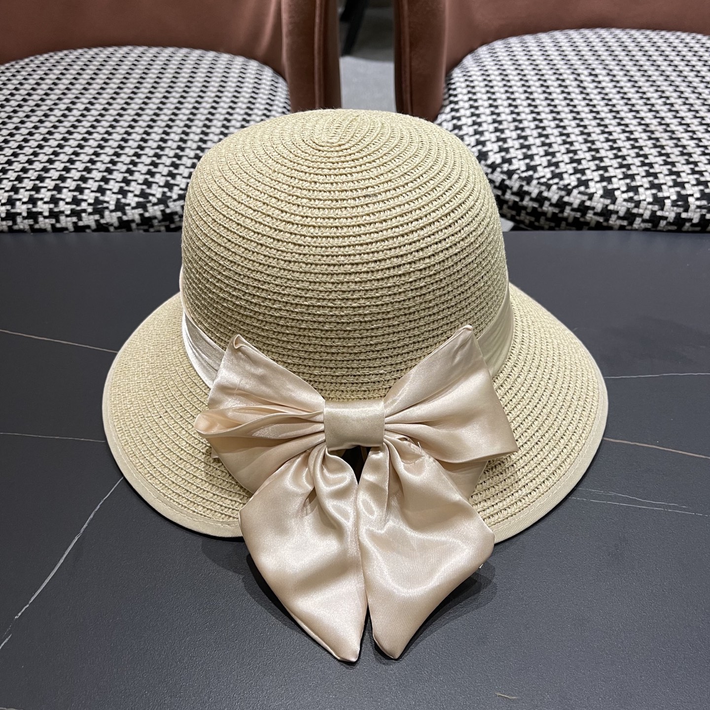  lv路易威登2025新款草帽女蝴蝶结遮阳防晒法式海边度假帽子