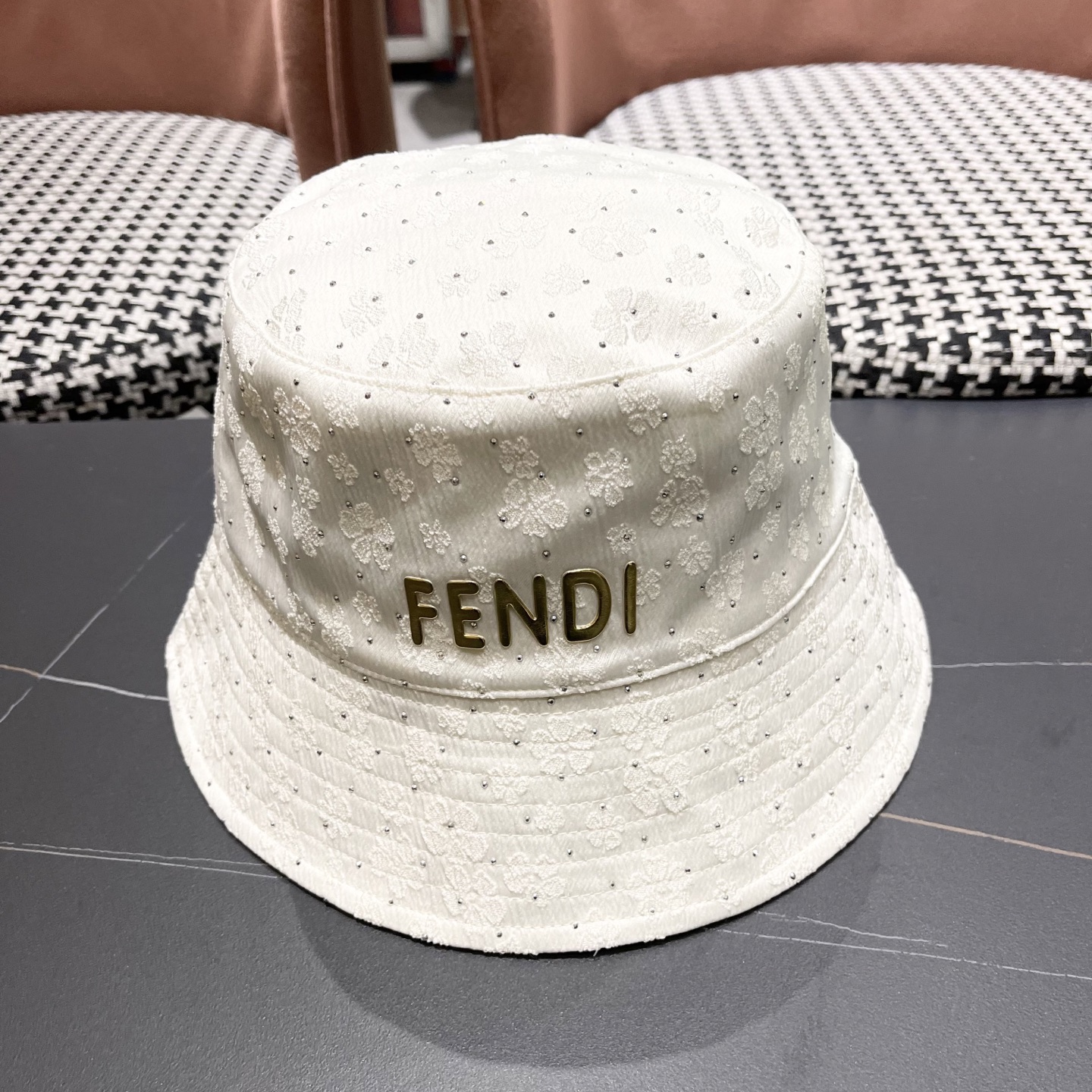 NO:353951,FENDI Korea full diamond embroidered fisherman hat for women with summer full rhinestones to show their face when traveling. Stylish basin hat foldable sun protection hat straw hat fisherman hat baseball hat, hat, fendi, fendi, espadrilles, hatsFENDI芬迪韩国全钻烫钻绣花渔夫帽女夏满水钻显脸小出游时 尚盆帽可折叠防晒帽子草帽渔夫帽棒球帽,帽子,fendi,fendi,espadrilles,hats,hat