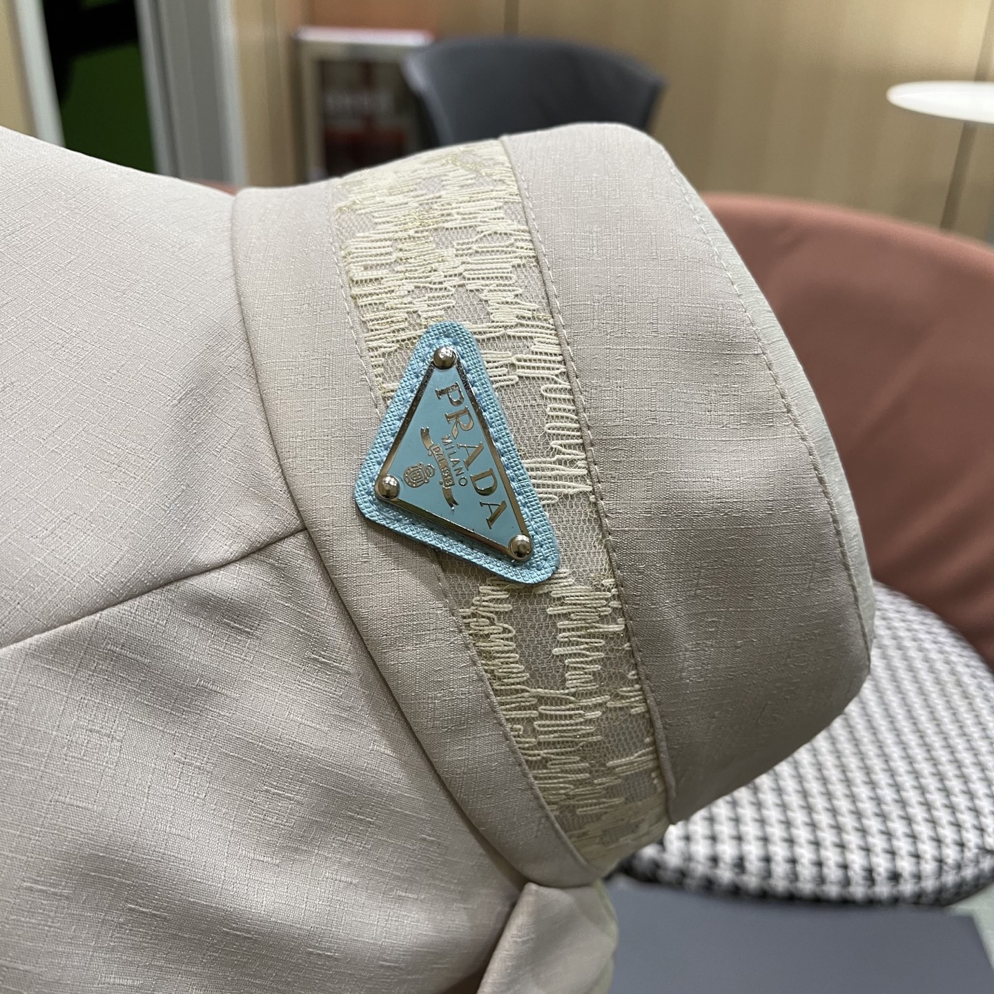 PRADA普拉达2025新款蝴蝶结渔夫帽子女春季时尚百搭防紫外线日系盆帽