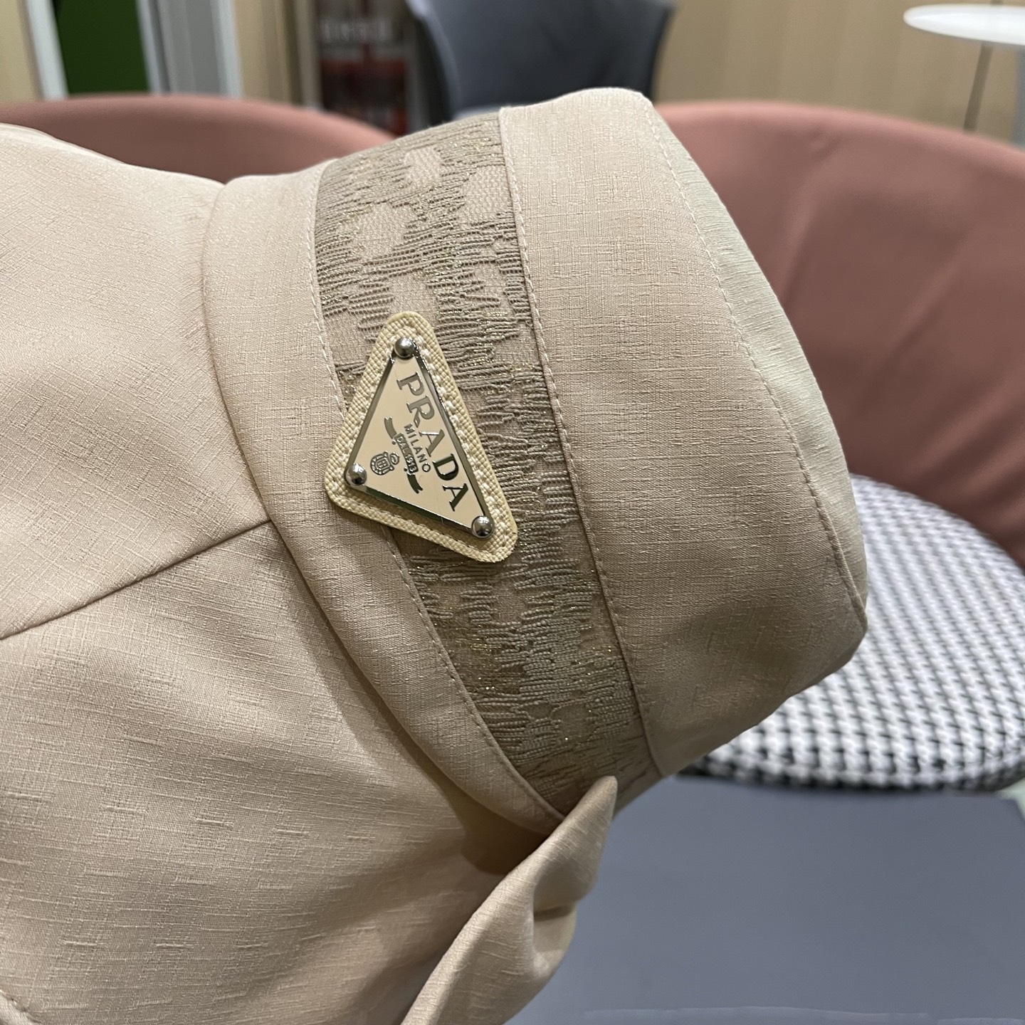 PRADA普拉达2025新款蝴蝶结渔夫帽子女春季时尚百搭防紫外线日系盆帽