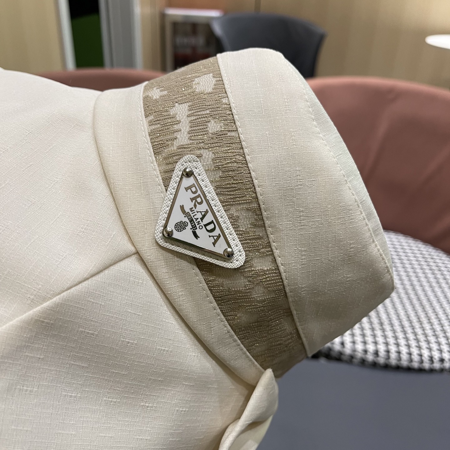 PRADA普拉达2025新款蝴蝶结渔夫帽子女春季时尚百搭防紫外线日系盆帽