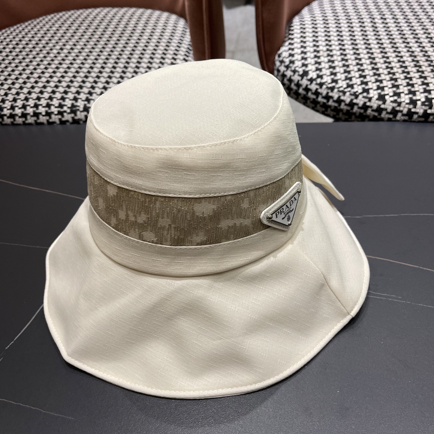 PRADA普拉达2025新款蝴蝶结渔夫帽子女春季时尚百搭防紫外线日系盆帽