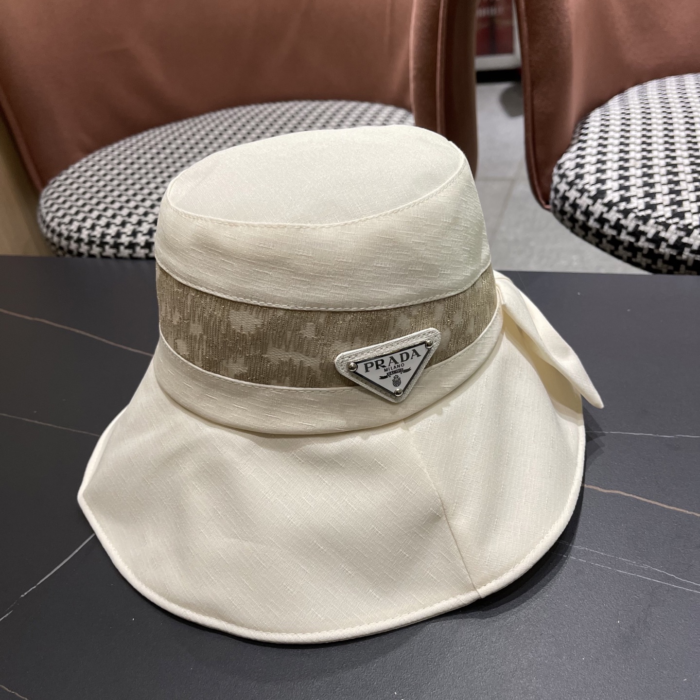 PRADA普拉达2025新款蝴蝶结渔夫帽子女春季时尚百搭防紫外线日系盆帽