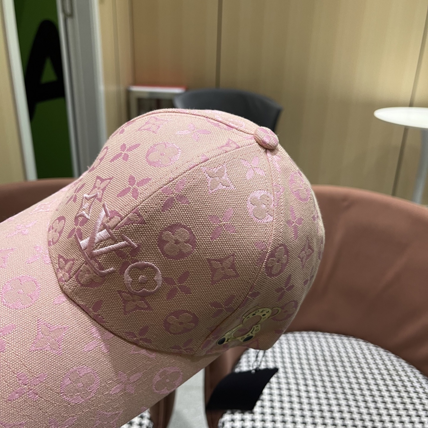  路易威登lv2025新款棒球帽 LouisVuitton😍新款重工打造♥️高端大气，百搭款🤗男女通用！