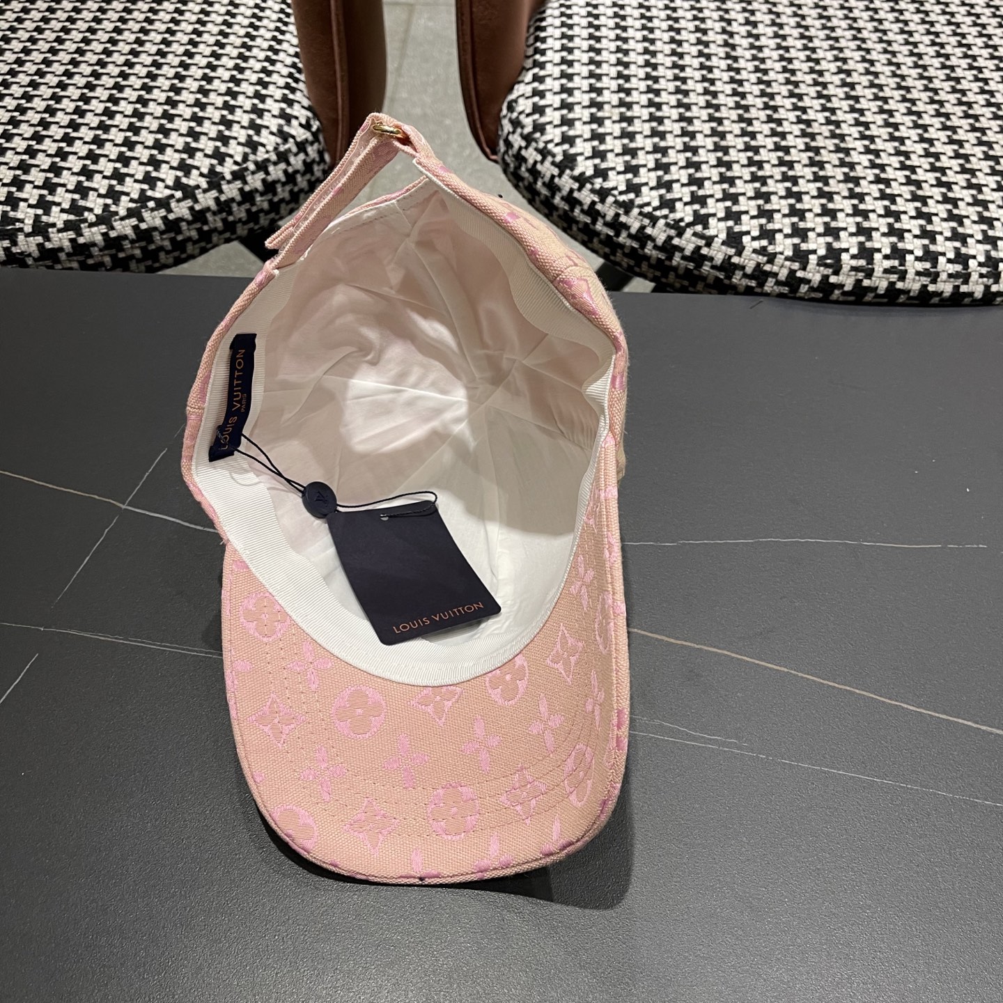  路易威登lv2025新款棒球帽 LouisVuitton😍新款重工打造♥️高端大气，百搭款🤗男女通用！