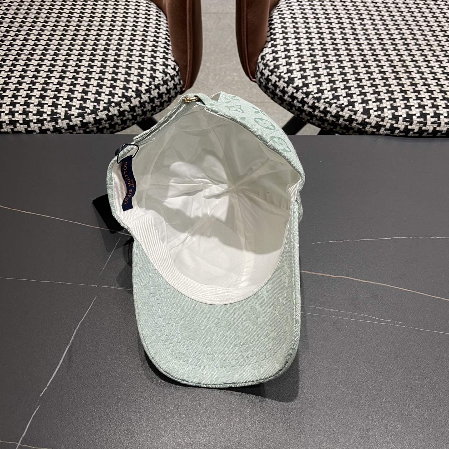  路易威登lv2025新款棒球帽 LouisVuitton😍新款重工打造♥️高端大气，百搭款🤗男女通用！