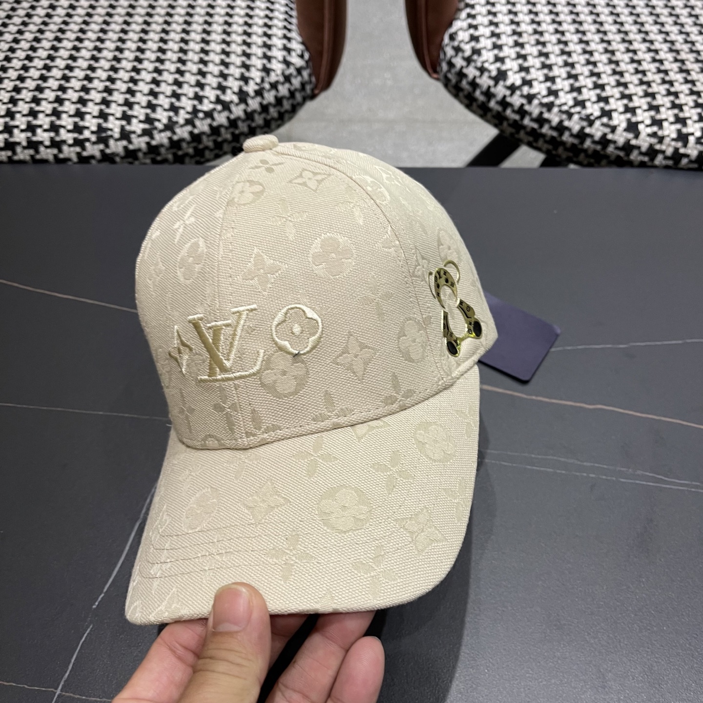  路易威登lv2025新款棒球帽 LouisVuitton😍新款重工打造♥️高端大气，百搭款🤗男女通用！