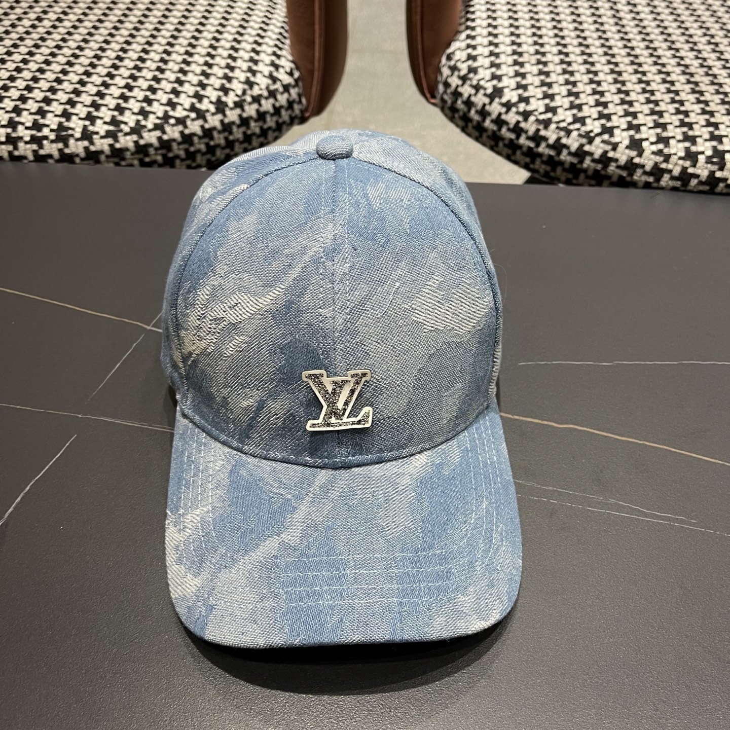 NO:353817,Lv Louis Vuitton 2025 new tie-dye denim baseball hat for women trendy Fuji deepens big head circumference to show face for four seasons Universal sun protection baseball cap men's hat straw hat fisherman's hat baseball cap, hat, louis vuitton, louis vuitton, espadrilles, hatsLv 路易威登2025新款扎染牛仔棒球帽子女潮流复吉加深大头围显脸四季 通用遮阳鸭舌帽男帽子草帽渔夫帽棒球帽,帽子,louis vuitton,louis vuitton,espadrilles,hats,hat