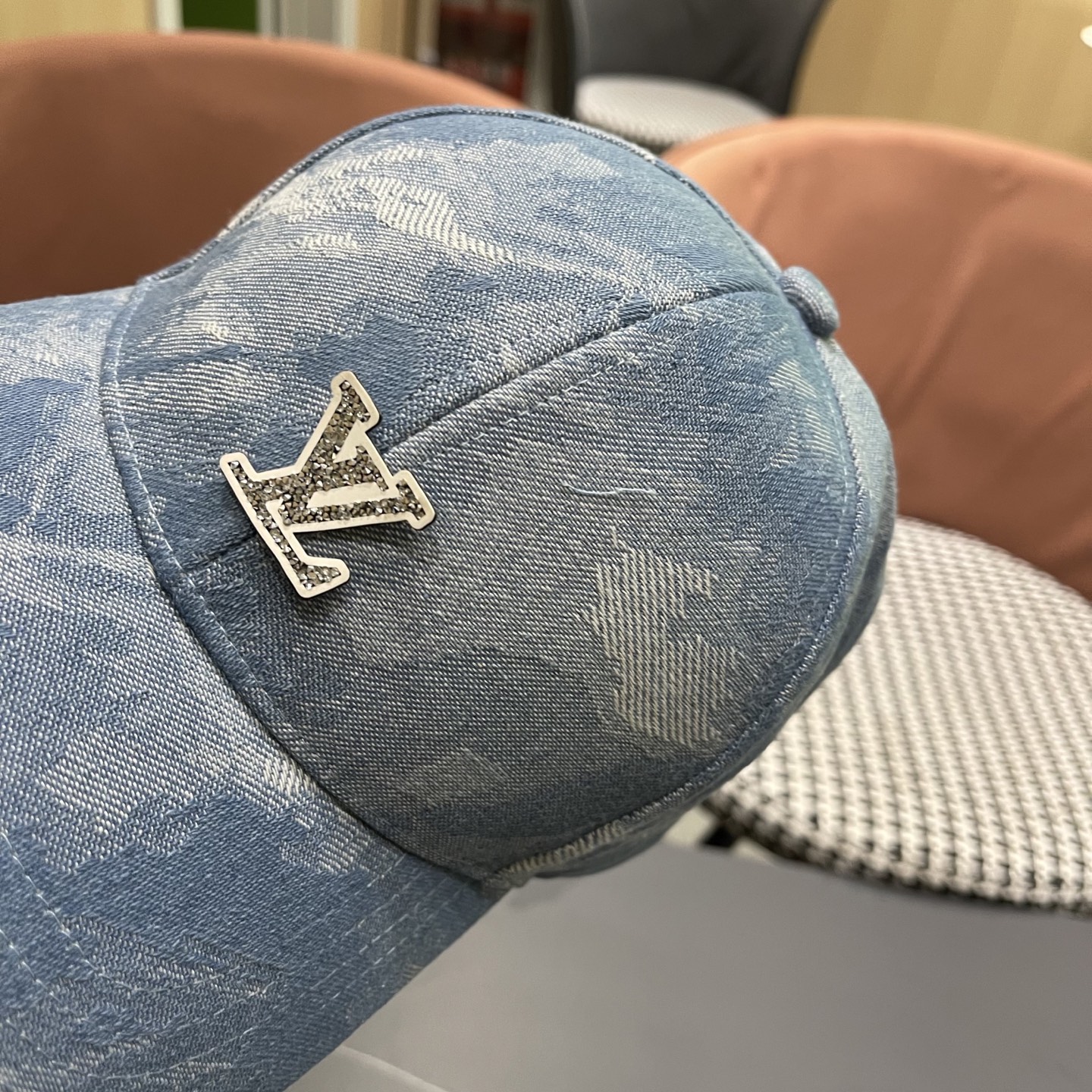  Lv 路易威登2025新款扎染牛仔棒球帽子女潮流复吉加深大头围显脸四季
通用遮阳鸭舌帽男