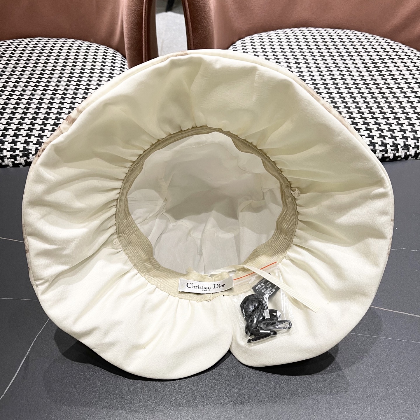 迪奥Dior优雅蝴蝶印花遮阳帽女春夏季可折叠防晒太阳帽后开口旅游渔夫帽夏