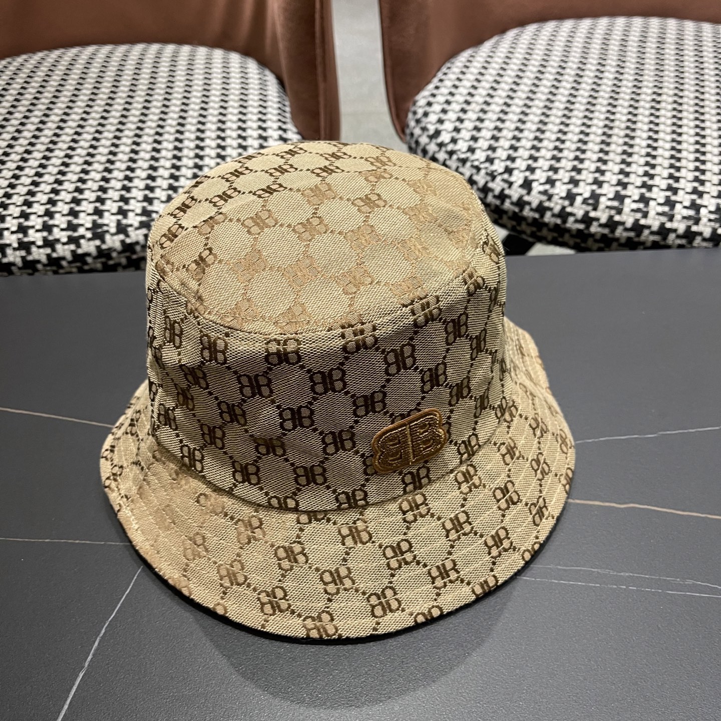 Balenciaga（巴黎世家）新款原单渔夫帽， 专柜1:1开模订制，轻盈透气，简洁大方！男女可用，四季