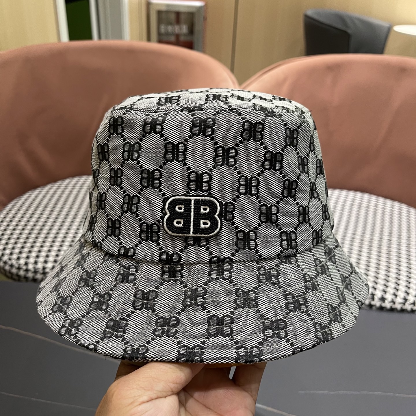 Balenciaga（巴黎世家）新款原单渔夫帽， 专柜1:1开模订制，轻盈透气，简洁大方！男女可用，四季